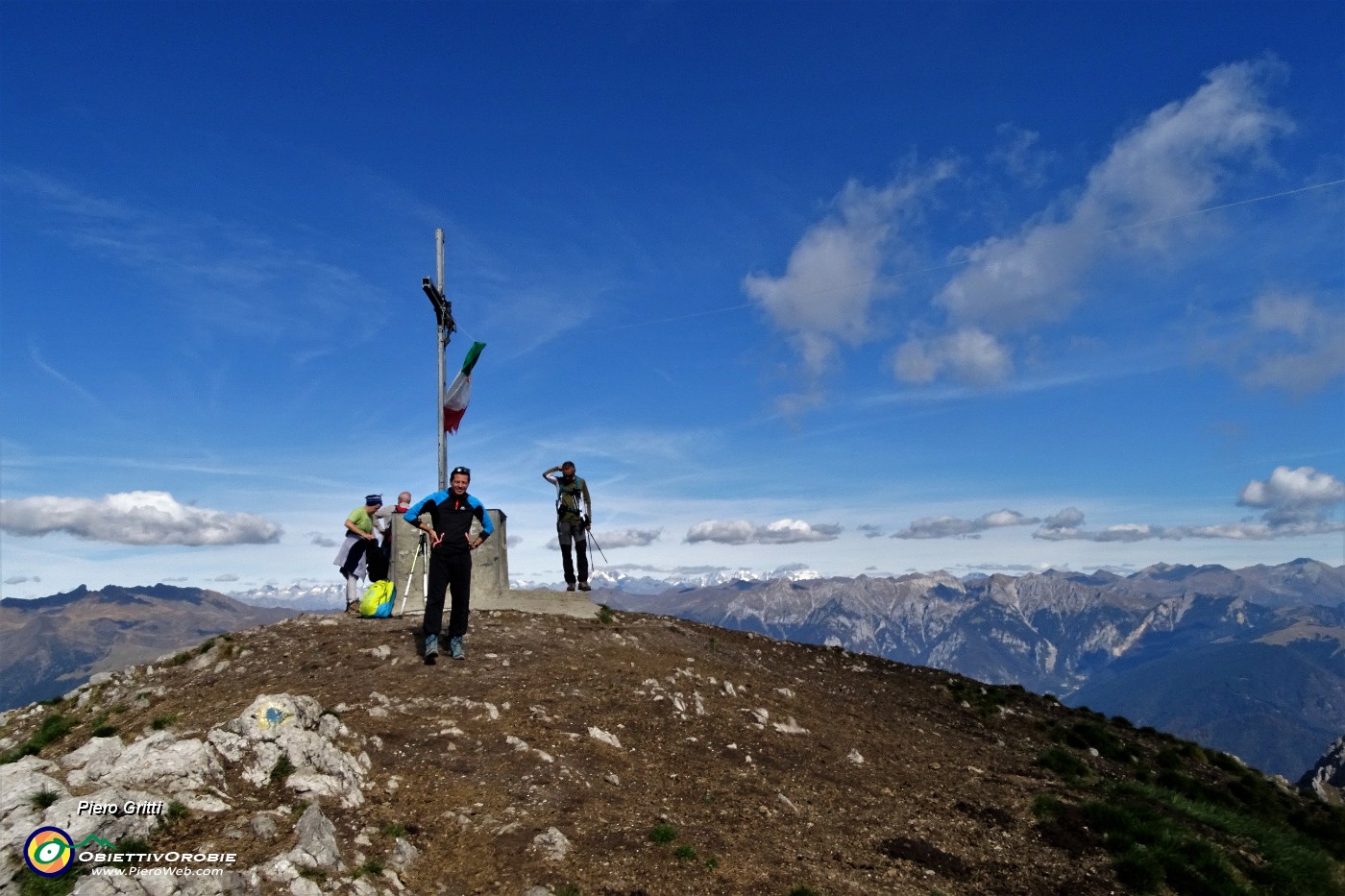 55 Alla croce di vetta del Venturosa (1999 m).JPG